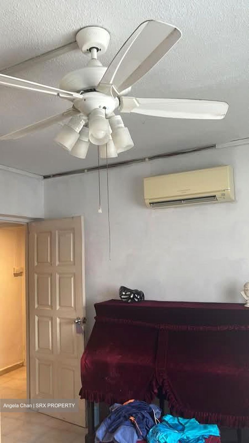 Blk 216 Jurong East Street 21 (Jurong East), HDB Executive #605500231